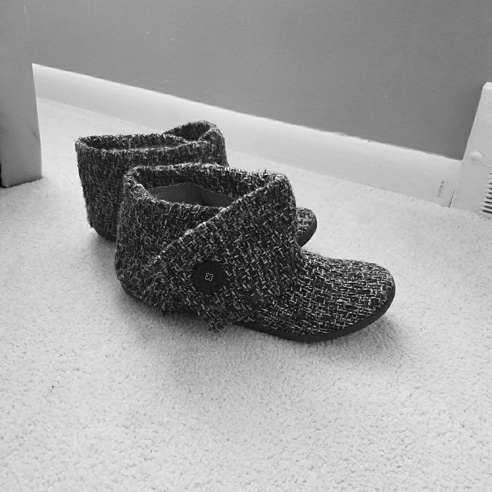 9.5 Big Buddha Textured Black & Grey Ankle Booties